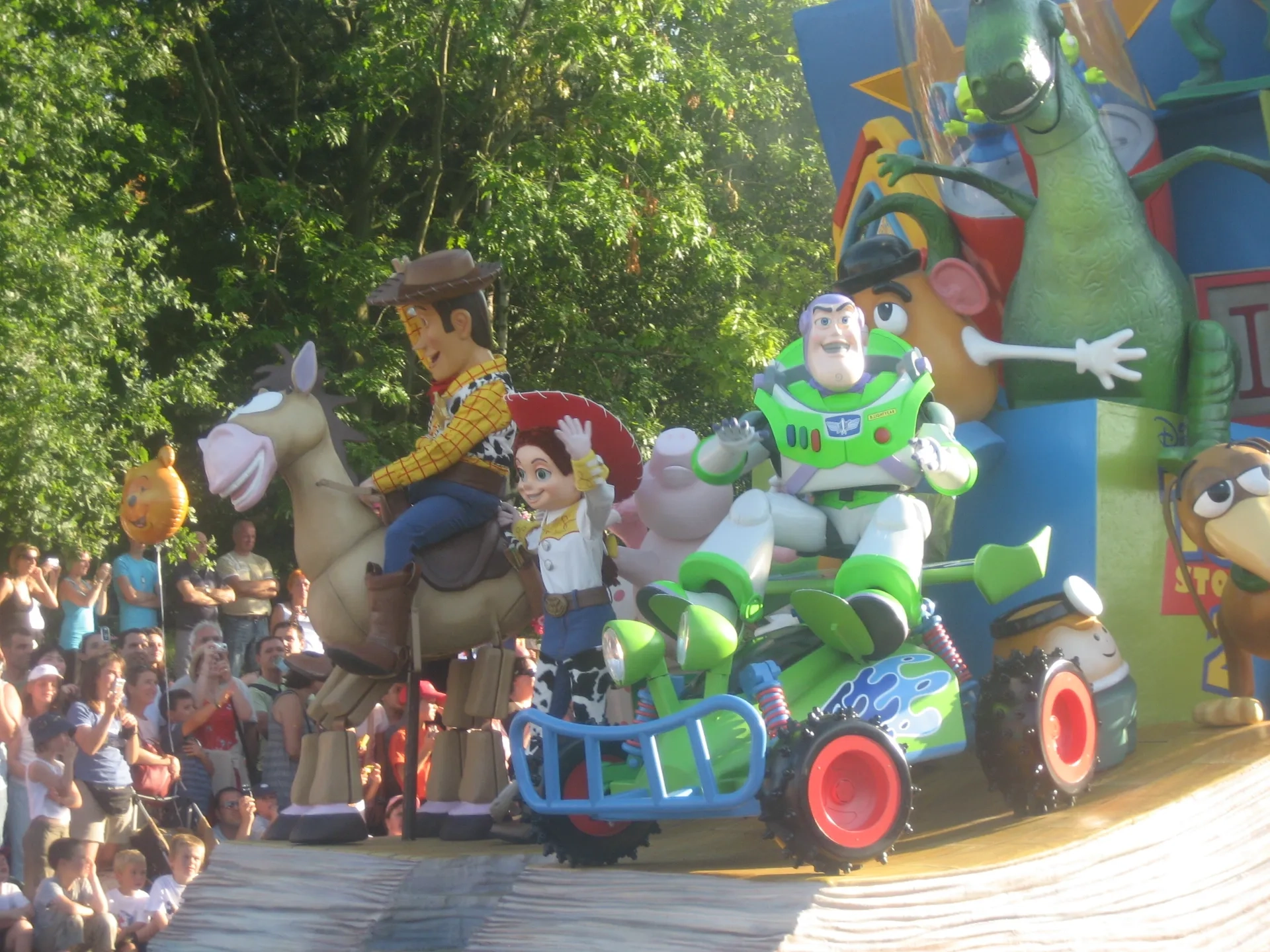 a display of massive toy story 2 figures in disneyland paris, one of which is buzz lightyear